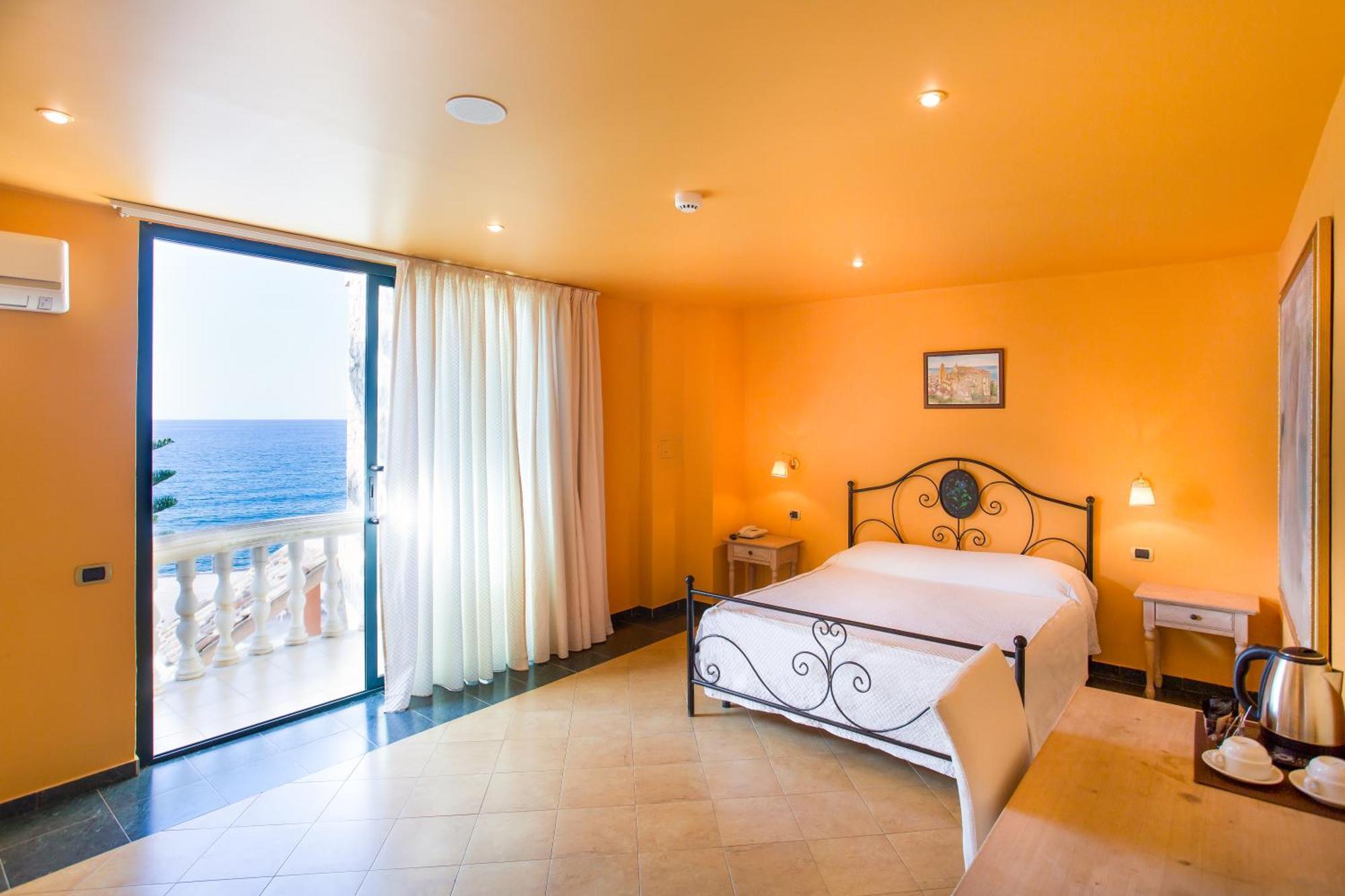 Hotel La Playa Blanca Santo Stefano di Camastra Exterior photo