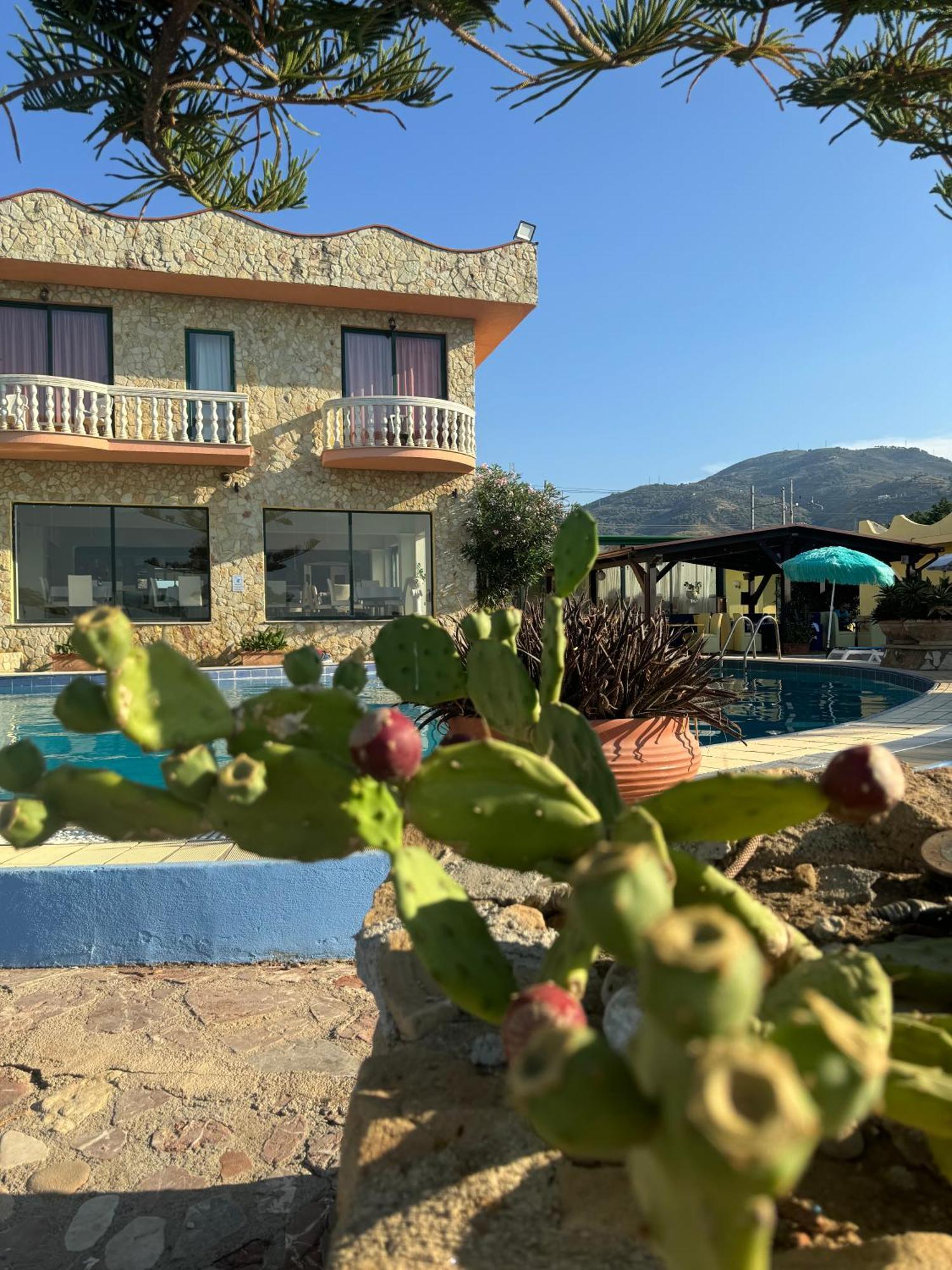 Hotel La Playa Blanca Santo Stefano di Camastra Exterior photo